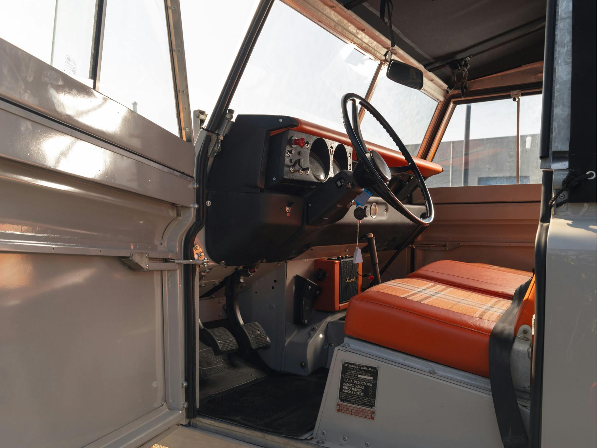 Land Rover Defender 2.3 | 1975 | Volledig gerestaureerd | Uniek exemplaar